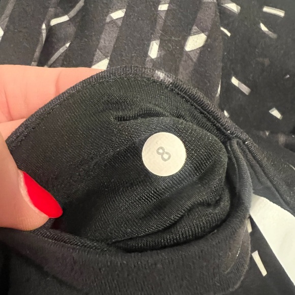Lululemon Athletica Black and White Patterned Leggings Size 8 - Picture 4 of 6